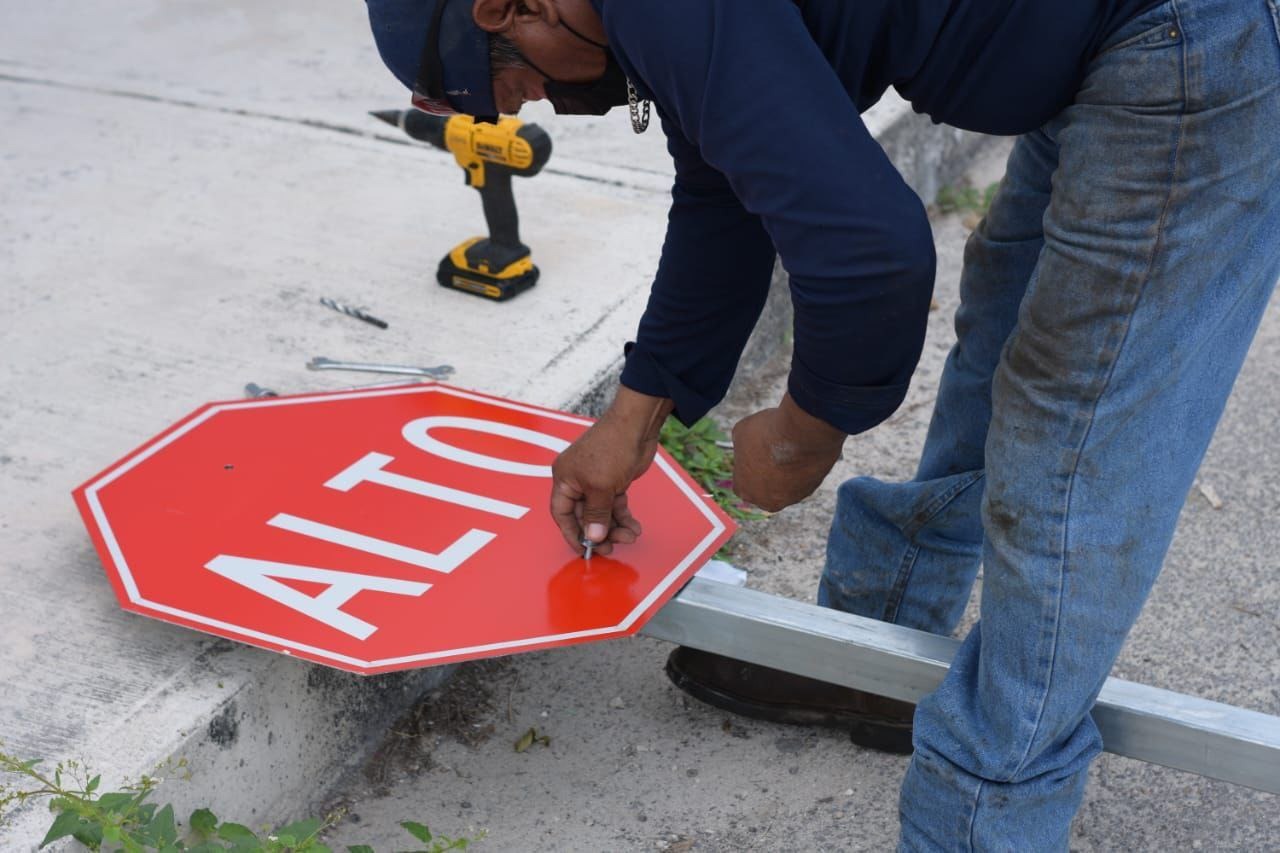 Instalan señalética nuevas para evitar accidentes en Progreso