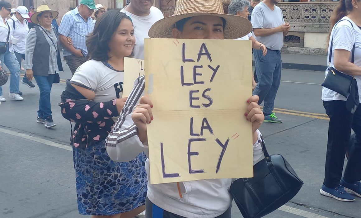 Marchan En Defensa De La Scjn Y La Divisi N De Poderes En Morelia