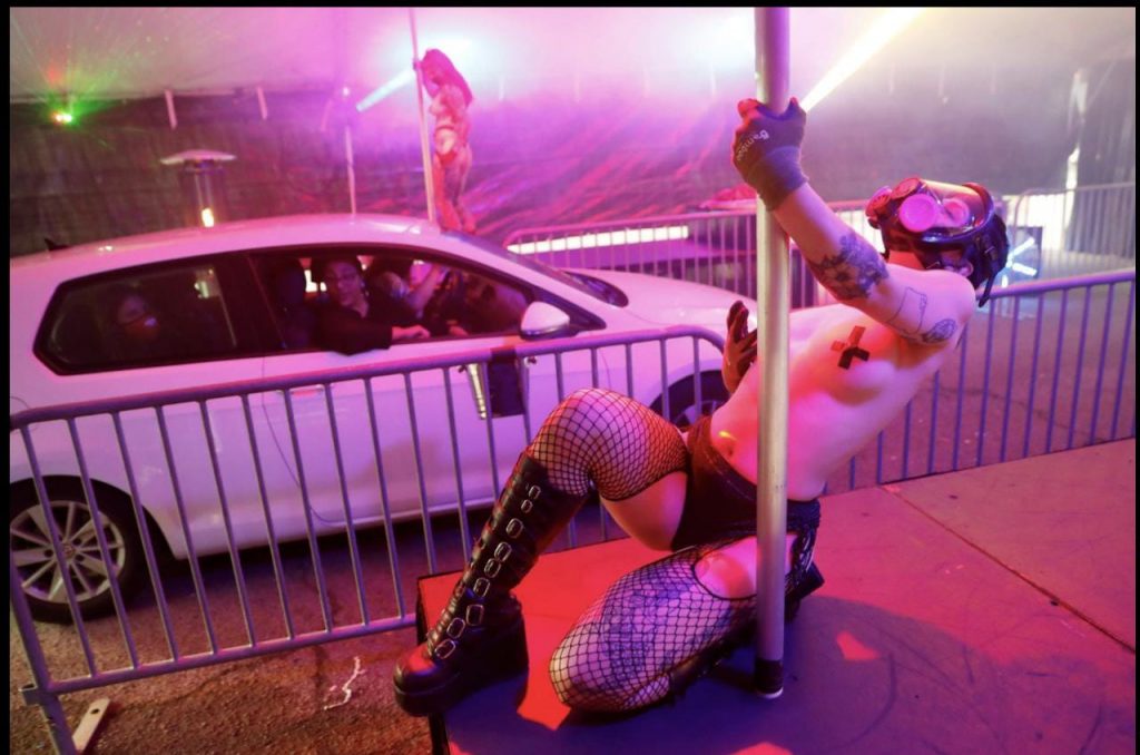 Strip club en EU ofrece servicio para llevar durante contingencia -  Noticias de Yucatán