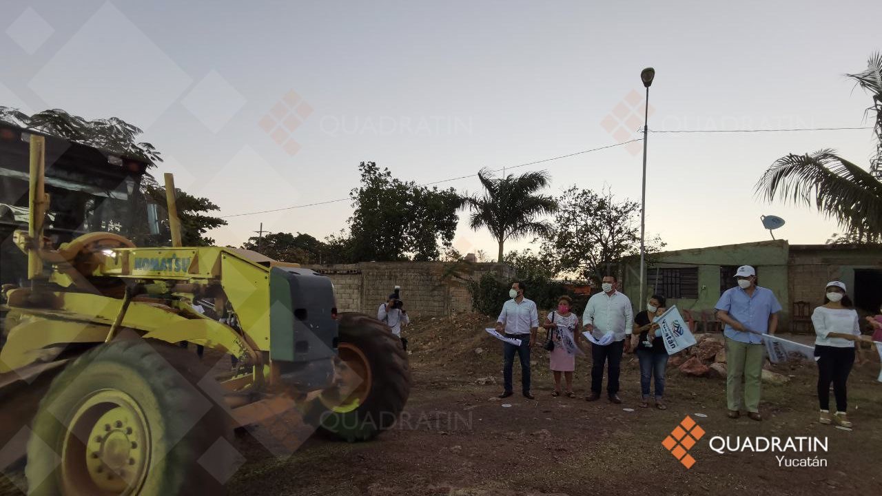 They pave more than 14 km inside the Periferico de Mérida