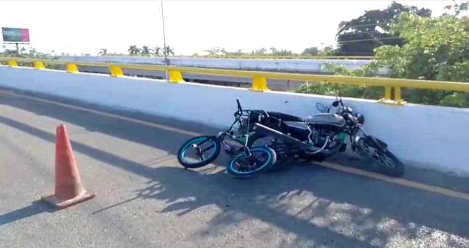 Motociclista cae de puente en la carretera Mérida-Progreso; murió en el ...