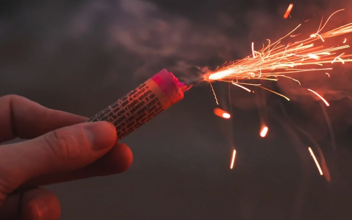 Fuegos artificiales pueden ser peligrosos, especialmente en las manos de  niños, UCI Health