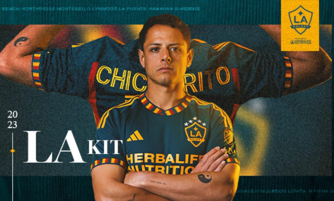 Espectacular! Chicharito presentó el nuevo uniforme del LA Galaxy