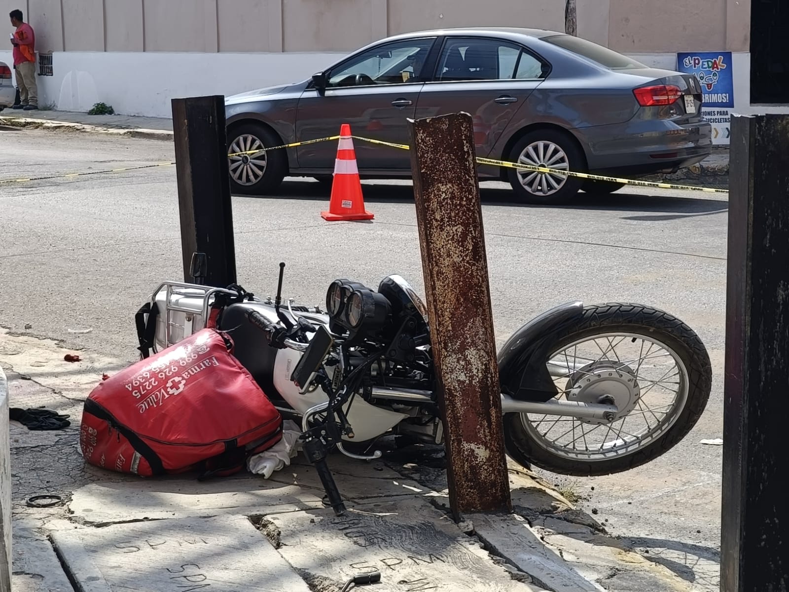 Se pasa el alto de disco y atropella a un motociclista - Noticias de ...