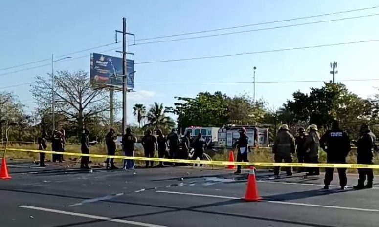 Mueren 2 personas tras volcadura en la Mérida-Progreso