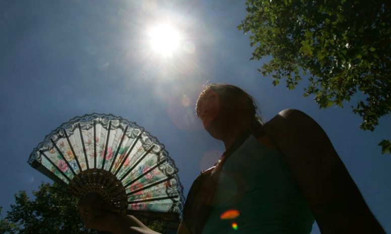 Uso de bloqueador solar no previene el golpe de calor: experto 
