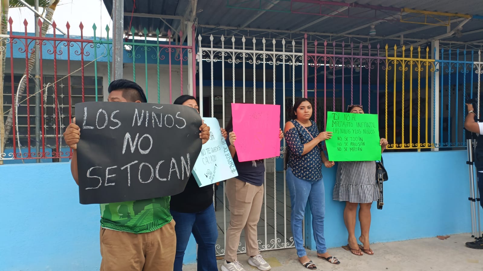 Protestan padres de familia por presuntos abusos en kínder de Mérida ...