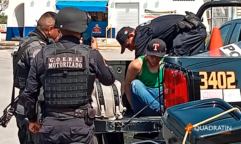 Revisan y detienen a un hombre en la glorieta de Hidalgo en Mérida