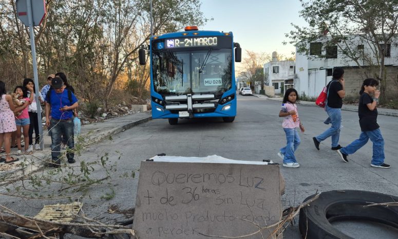 Bloquean calles de San Marcos Sustentable por falta de luz