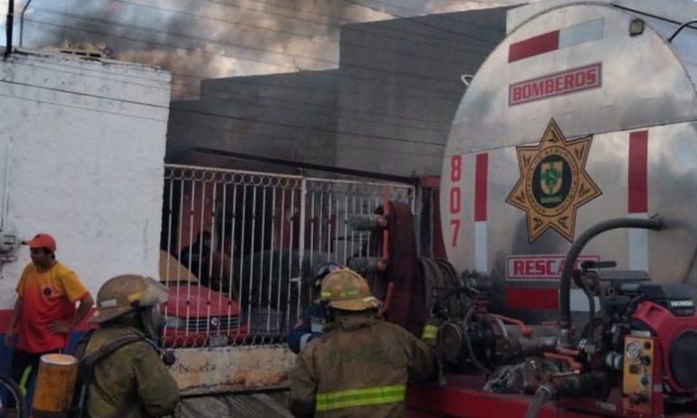 Rescatan a adulto mayor de incendio en la colonia Libertad de Mérida