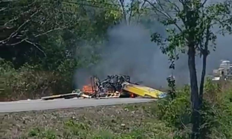 Aterriza avioneta y se incendia en carretera Valladolid-Kaua
