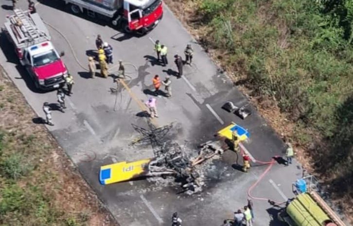Atiende SSP aterrizaje de emergencia de avioneta en la Mérida-Cancún