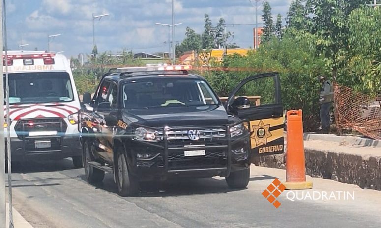 Motociclista cae en una zanja de cableado