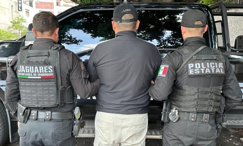 Detienen policías a falso escolta en Jalisco