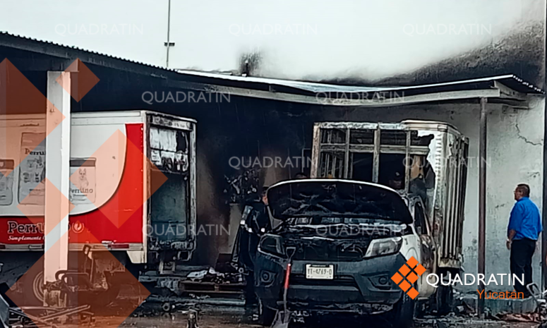 Se quema camioneta en un estacionamiento en la Cortés Sarmiento