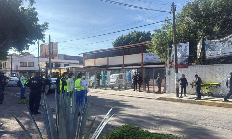 Armado toma rehén en centro comunitario de iglesia en CDMX