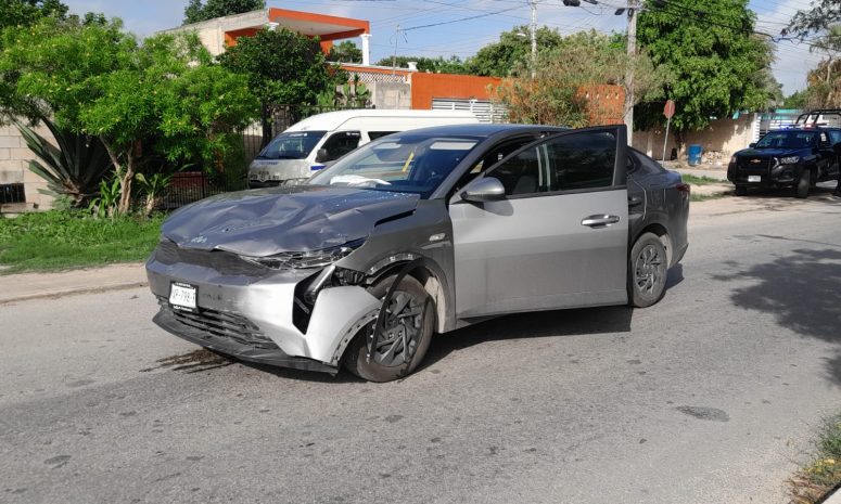 Chocan por alcance en Francisco Villa, Kanasín