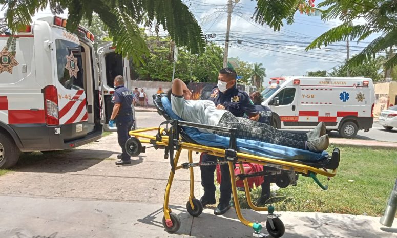 Sufre desmayo joven saliendo del CAM en la Manuel Ávila Camacho