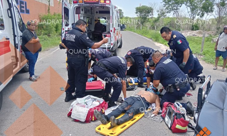 Grave, motociclista tras estrellarse contra camioneta en Dzununcán