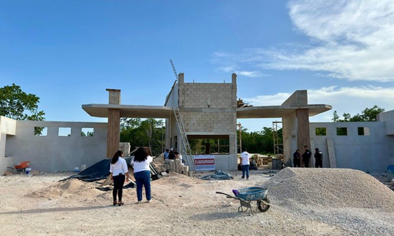 Clausuran desarrollo irregular Cataluña en Cancún