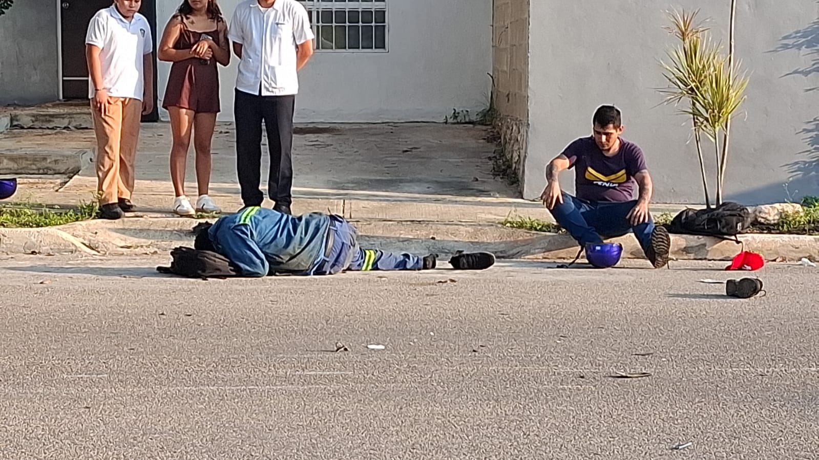 Motociclista se vuela el alto y termina lesionado justo a su ...