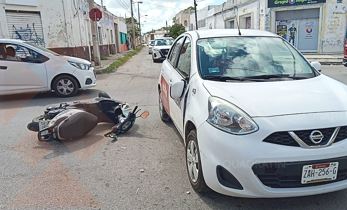 Coche se pasa un alto y golpea a motociclista en Mérida - Noticias de ...