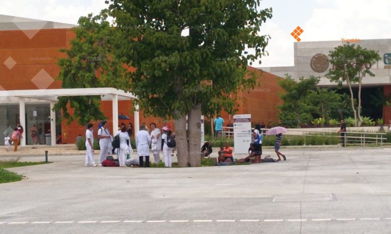 Personal de salud protesta en el Hospital O’Horán para exigir reubicación