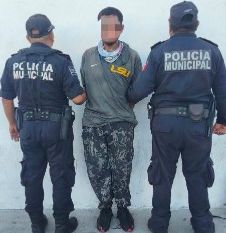 Detienen a presunto ladrón en la calle 82 de Progreso