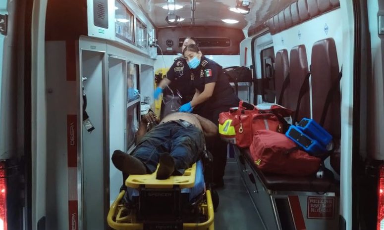 Mecánico resulta herido al ceder gato hidráulico que sostenía un tráiler