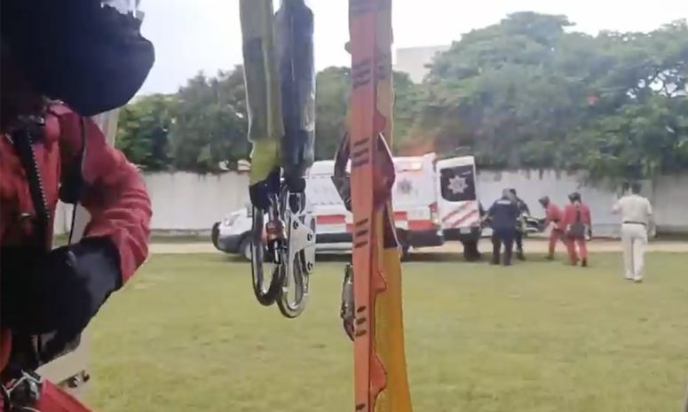 Realizan rescate y traslado aéreo de lesionados por abejas en Stipach