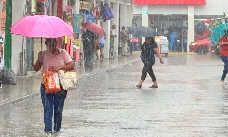 No guardes el paraguas: continuarán las lluvias en Yucatán este lunes